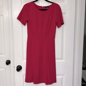 NWOT Ann Taylor Short Sleeve Midi Dress in Raspberry (size 2)